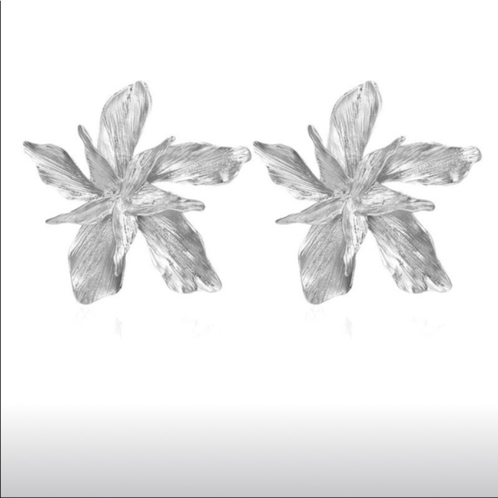 Big Flower Earrings 💕 {Host Pick} - Picture 3 of 4